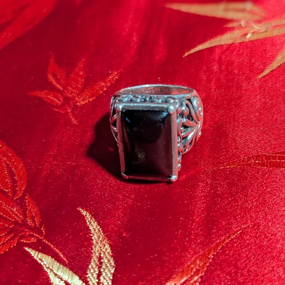 VINTAGE BARSE STERLING SILVER AND ONYX LARGE COCKTAIL RING - Picture 2 of 7